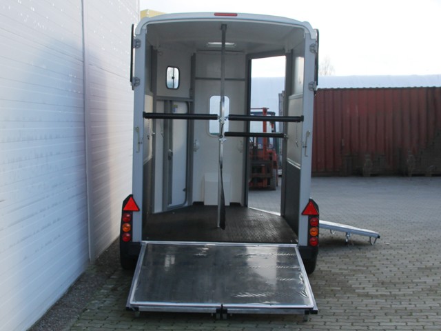 Ifor Williams Pferdeanhänger HB506-Frontausstieg-rot-Neu – Bild 8