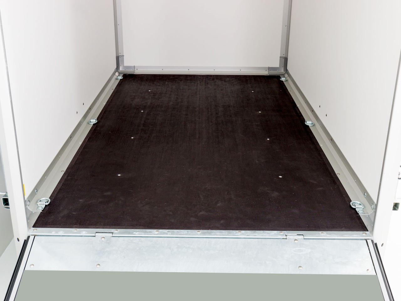 Variant Kofferanhänger Black Edition 148x258cm H:157 1,35t-Rampe-Neu – Bild 6