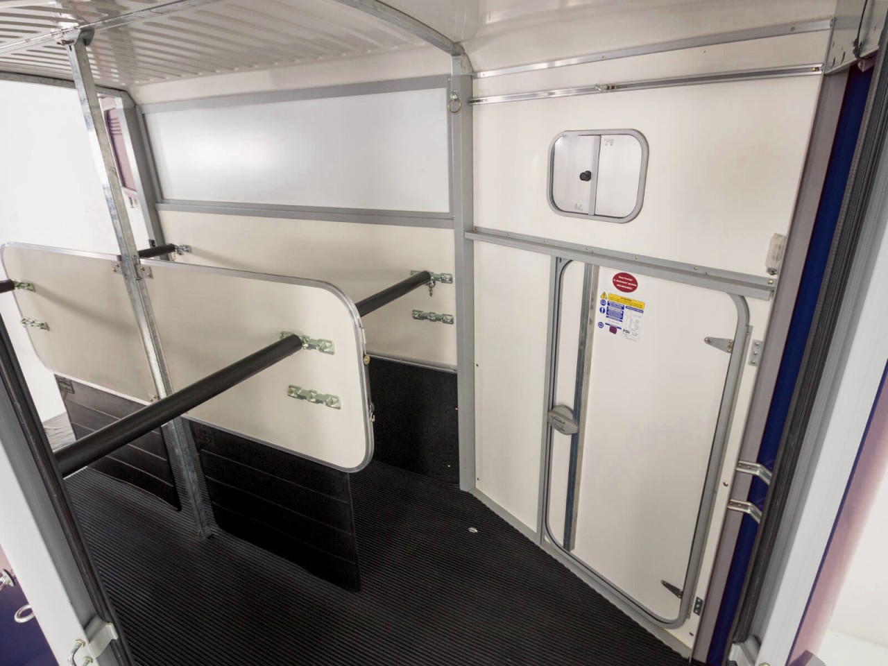 Ifor Williams Pferdeanhänger HB511-Heckklappen-Türkombination-blau-Neu – Bild 4