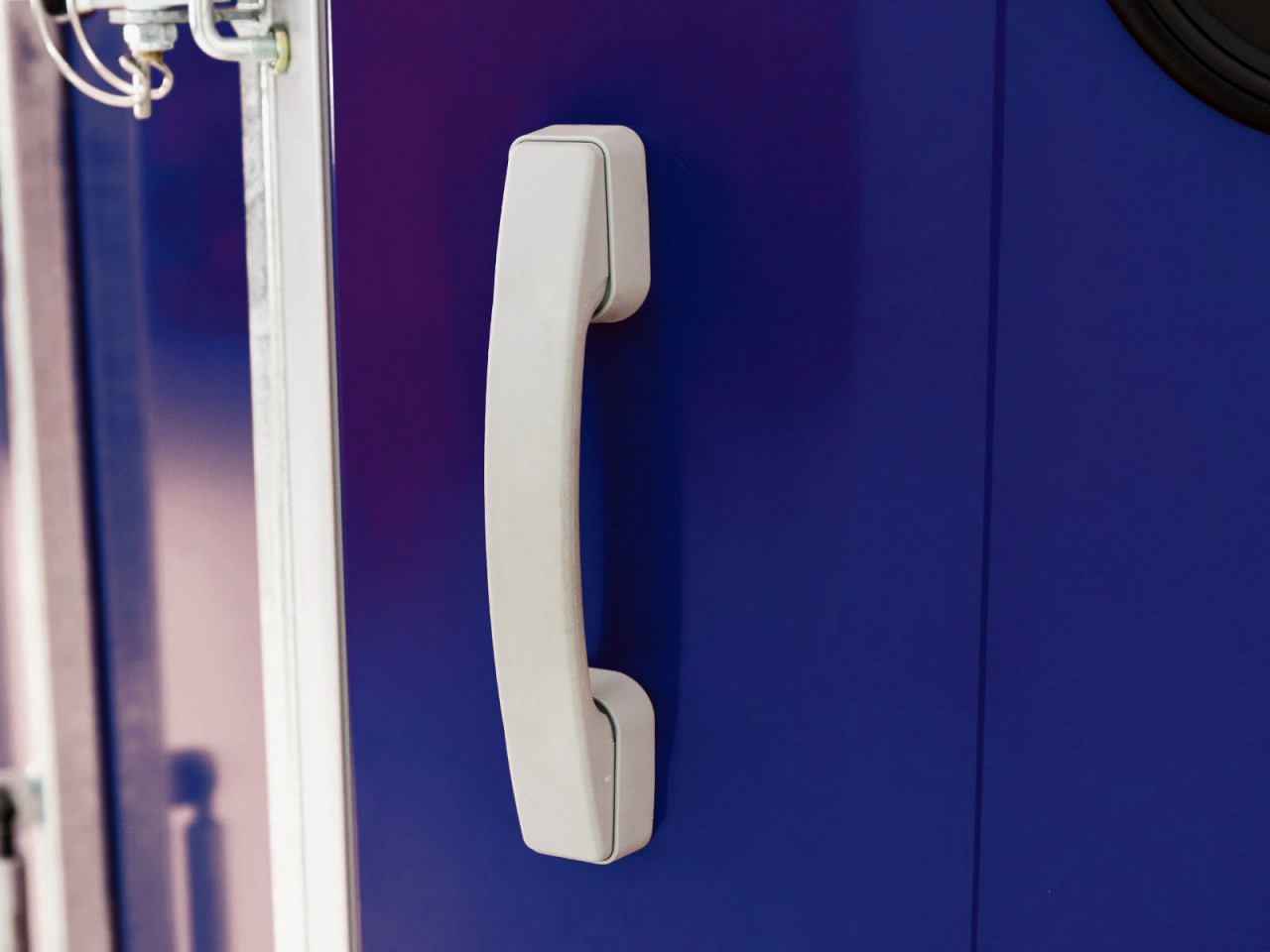 Ifor Williams Pferdeanhänger HB511-Heckklappen-Türkombination-blau-Neu – Bild 10