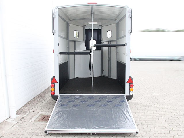 Ifor Williams Pferdeanhänger HB511-Sattelkammer-blau--Neu – Bild 6