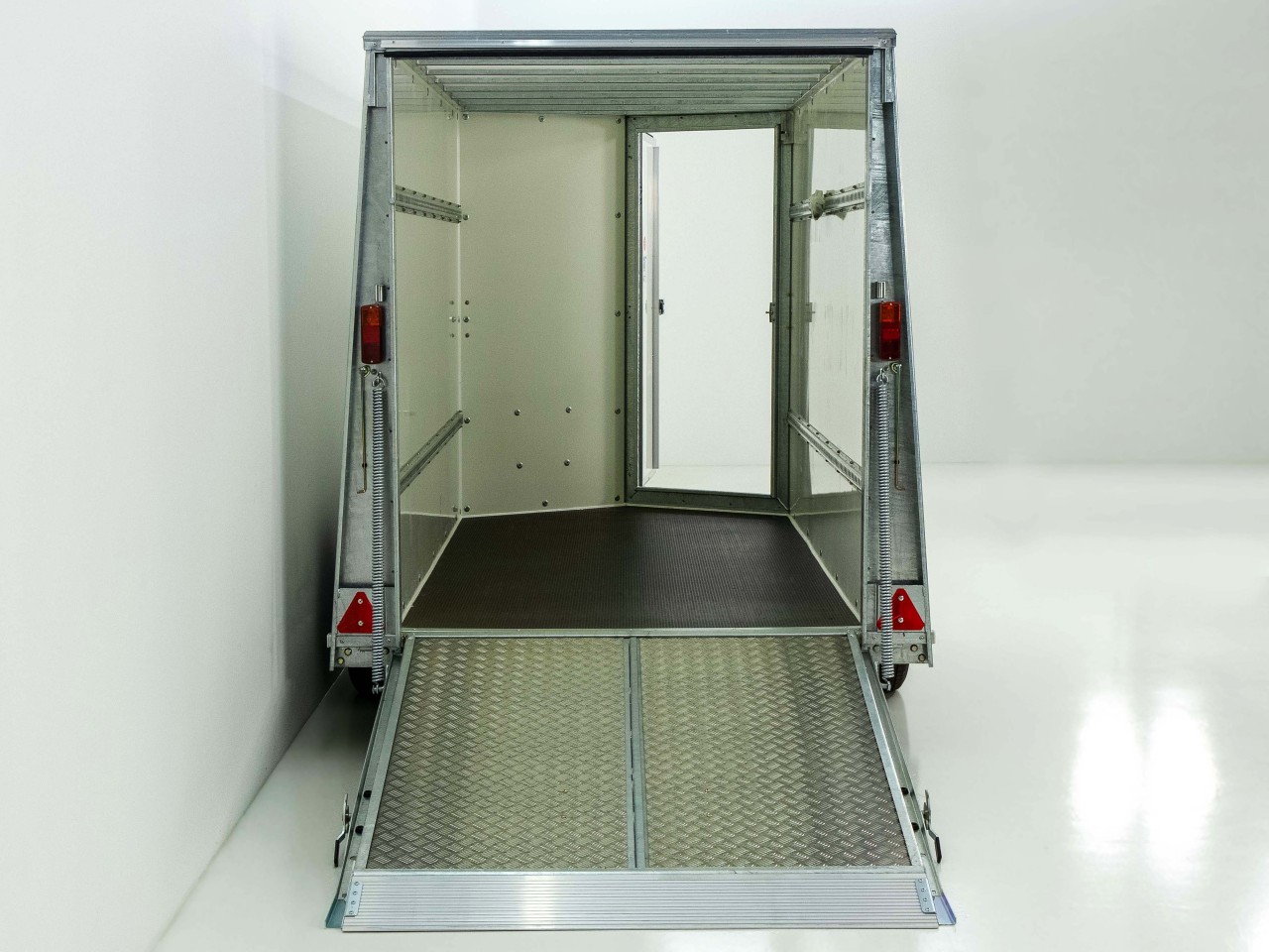Ifor Williams Kofferanhänger BV 105 147x300cm H:214cm 2,7t, Klappenkombi-Neu – Bild 3