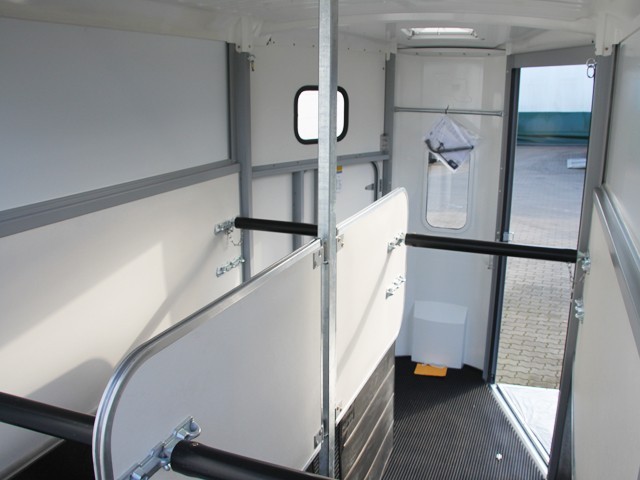 Ifor Williams Pferdeanhänger HB506-Frontausstieg-Klappenkombi-Neu – Bild 11