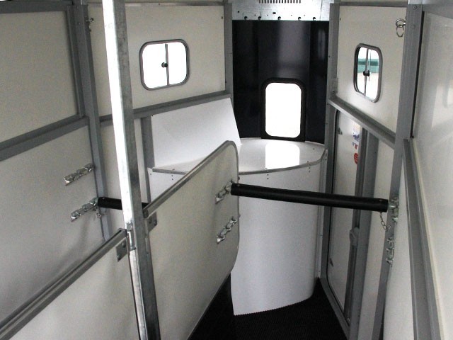 Ifor Williams Pferdeanhänger HB506-Sattelkammer-blau-Neu – Bild 8